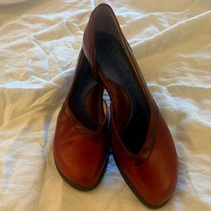 John Fluevog retro kitten heels. Size 10 US/40 EU